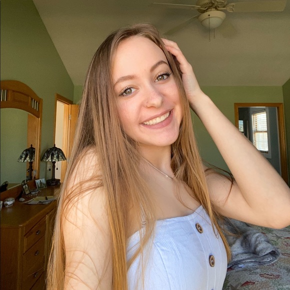 Meet your Posher, Macie - Picture 3 of 5